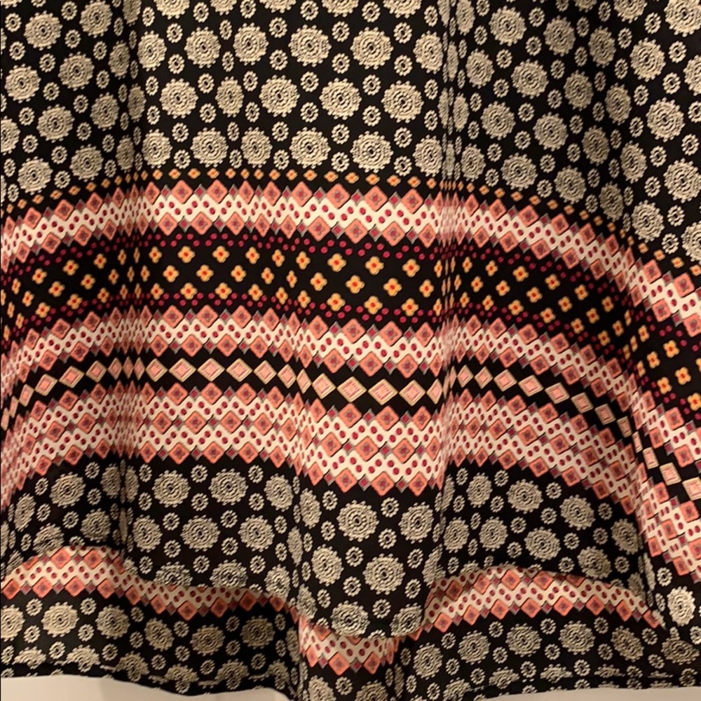 Patterned top - Picture 2 of 3